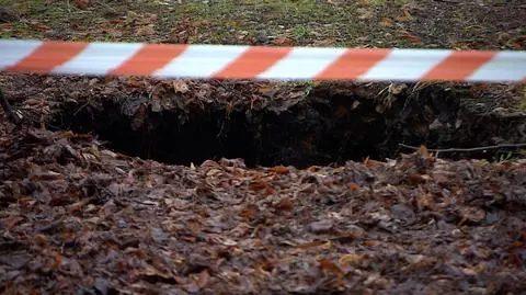 W Trzebini 10 metrów od zabudowań zapadła się ziemia