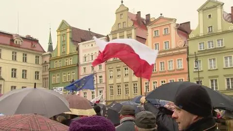 Kilkaset osób na KOD-zie we Wrocławiu