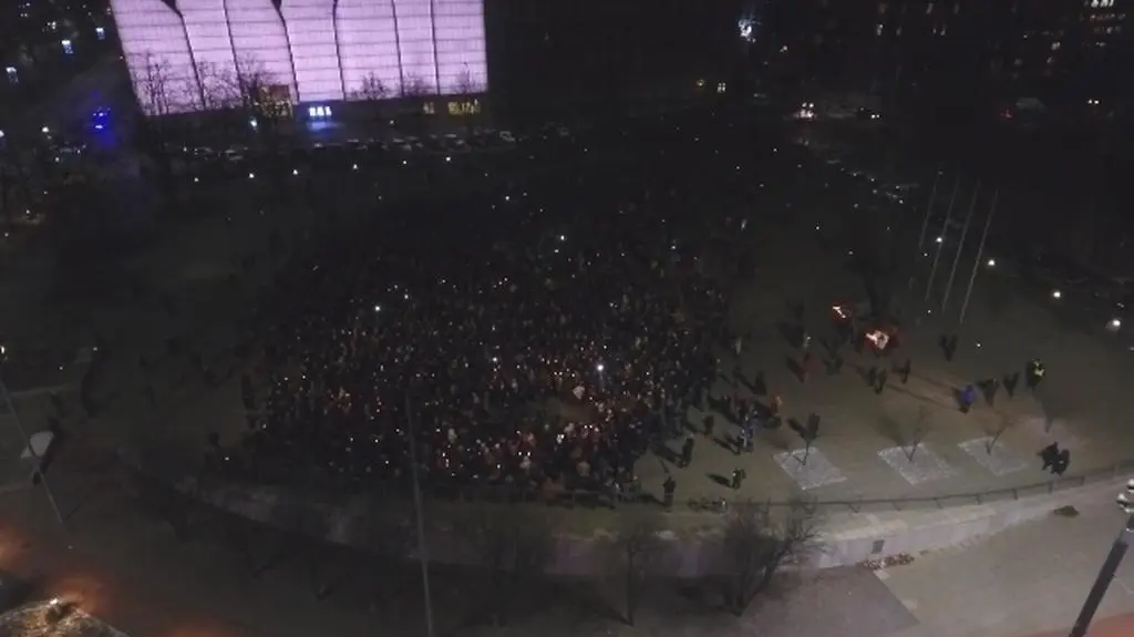 Mieszkańcy Szczecina zebrali się na placu Solidarności aby oddać hołd prezydentowi Gdańska
