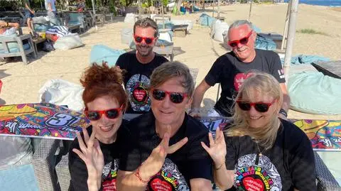 Sztab Wielkiej Orkiestry Świątecznej Pomocy na Bali, Jacek w środku