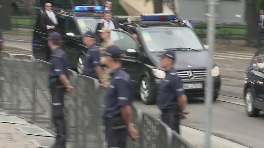 Przejazd papieża z lotniska w Balicach na Franciszkańską 3 po powrocie z Jasnej Góry