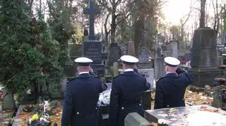 Delegacja MW dotarła tez na Powązki - na grób wiceadmirała Kazimierza Porębskiego