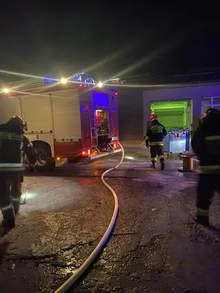 Pożar magazynu z bateriami hulajnóg i rowerów elektrycznych. Zapaliły się baterie