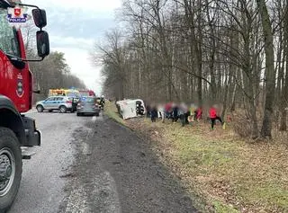 Wypadek autokaru w miejscowości Łopiennik Podleśny