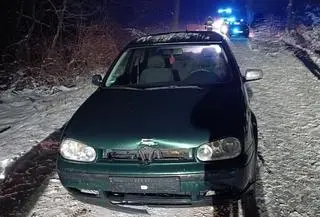 23-letni kierowca potrącił mężczyznę siedzącego na środku jezdni 
