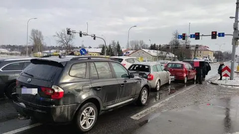 Wsiadła do bmw i spowodowała karambol. Prawo jazdy odebrała dwie godziny wcześniej