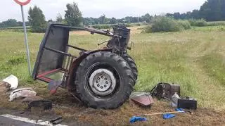 Większa część kabiny ciągnika wylądowała na poboczu