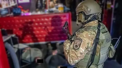 Trzej policjanci zatrzymani, jeden z nich miał stworzyć grupę prowadzącą sieć klubów nocnych