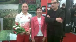 Od lewej: Agnieszka  Jerzyk (triatlonistka, reprezentantka Polski podczas Igrzysk Olimpijskich w Londynie), Agata Brzozowska (nauczycielka WF) oraz Andrzej Maldzis (Nauczyciel plastyki, który startuje w maratonie)
