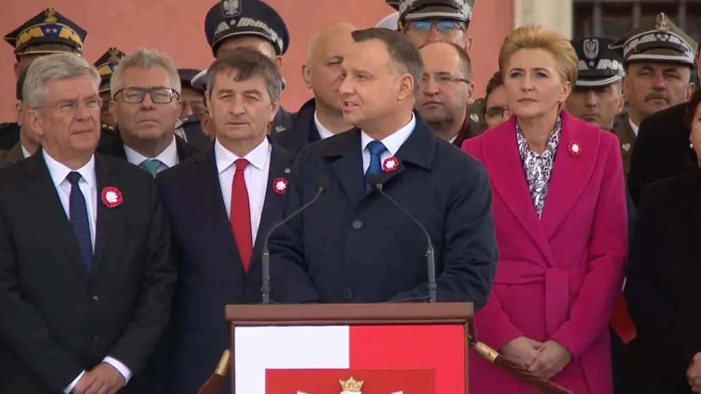 Prezydent: trzeba dyskutować nad tym czy powinniśmy wprowadzić zapisy o UE i NATO do naszej konstytucji