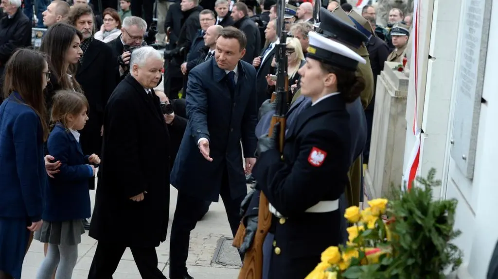Odsłonięto tablicę upamiętniającą prezydenta L. Kaczyńskiego