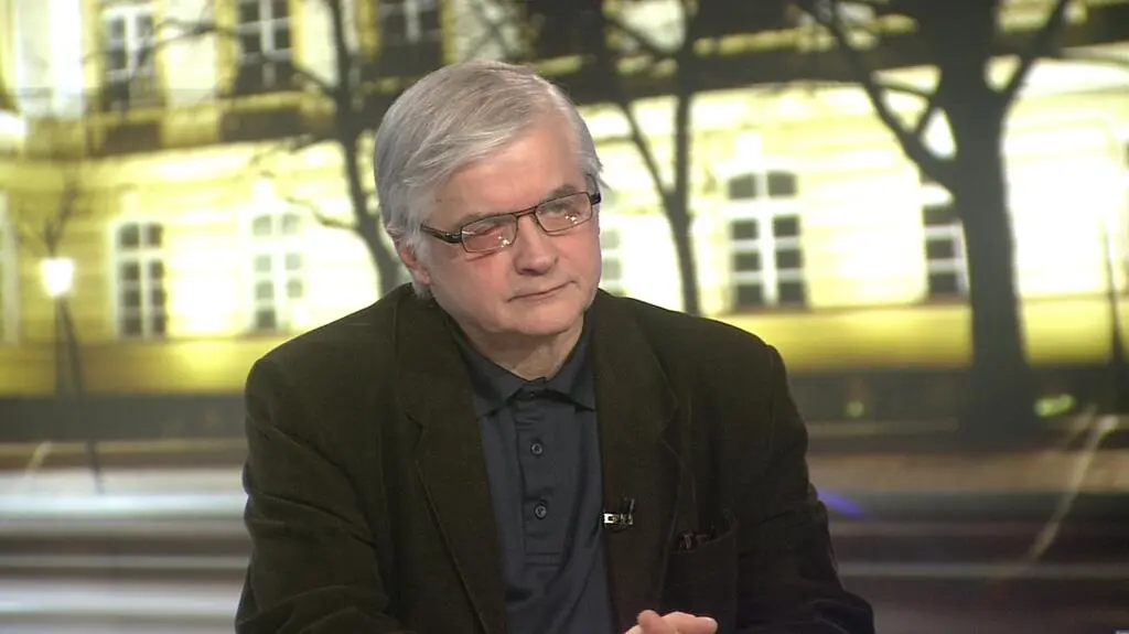 Cimoszewicz: Piotrowicz to cwaniak, który sugestywnie żongluje przepisami