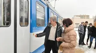 Przed wejściem do kawiarni