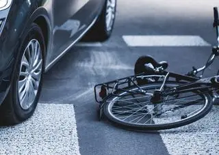 Okazało się, że auto przejechało tylko po rowerze (zdjęcie ilustracyjne) 