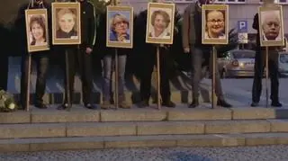 Zdjęcia europosłów zawisły na szubienicach - zdjęcie z 2017 r. 