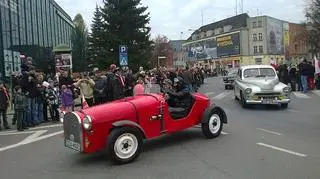 Zabytkowe samochody na gdańskiej paradzie