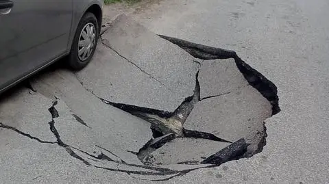 Na ulicy zapadł się sporych rozmiarów fragment jezdni