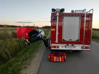 Sprawca wypadku, jak ustaliła policja, miał w organizmie ponad promil alkoholu