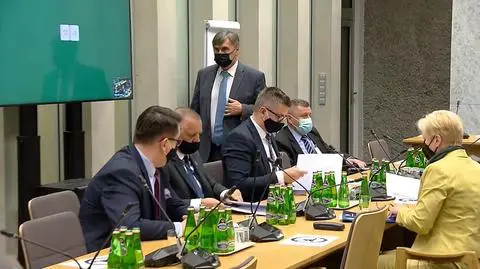 banas komisja przewodniczacy wychodzi_09