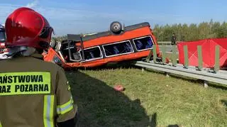 Dachowanie busa na autostradzie A4