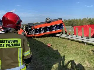 Dachowanie busa na autostradzie A4