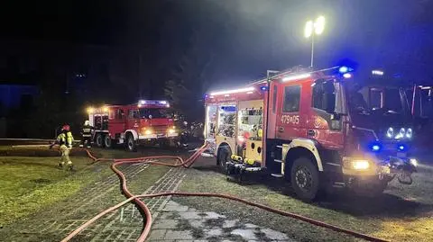 Pożar w klasztorze, strażacy wynieśli z budynku butle gazowe