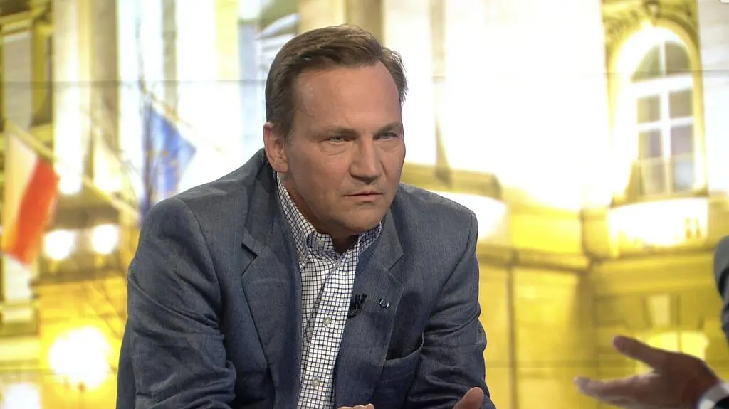 Macierewicz jest na specjalnych prawach w Prawie i Sprawiedliwości