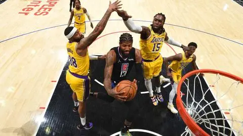 Derby dla Clippers. Coraz trudniejsza sytuacja mistrzów NBA