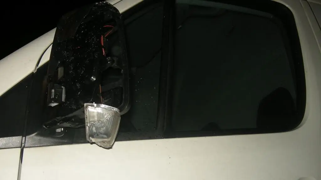 Auto uszkodzone przez piaskarkę