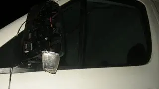 Auto uszkodzone przez piaskarkę