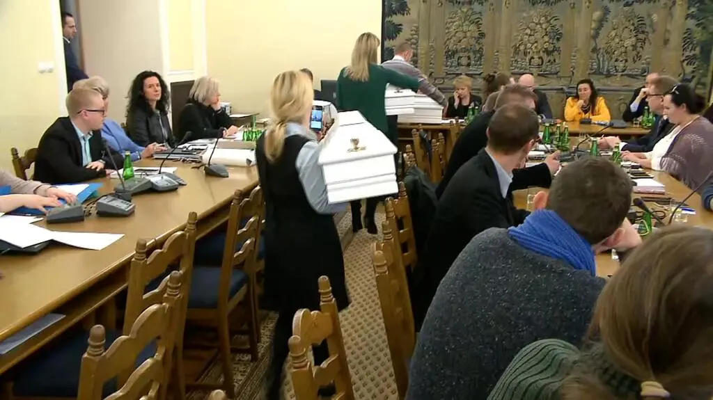 Podkomisja sejmowa: leki będą sporządzane z konopi sprowadzanych z zagranicy (mat. programu Fakty po Południu TVN24)