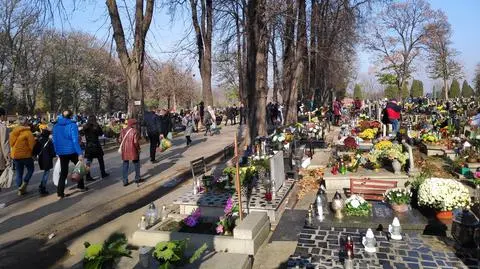 Dodatkowy dzień wolny w okolicach 1 listopada? Minister odpowiada