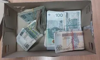 Dzięki czujności taksówkarza dwie kobiety nie straciły oszczędności 