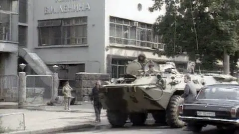 Czołgi na ulicach Moskwy. Mija 25 lat od puczu Janajewa