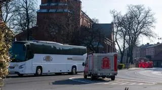 Mężczyznę potrącił kierowca autobusu