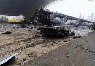 Zniszczona Mrija, zdewastowane lotnisko. Rosjanie wycofali się z Hostomla, Ukraińcy pokazali zdjęcia