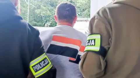 Policja: wbiegł do lokalu gastronomicznego, zabrał nóż, zadał nim cios w szyję rywala