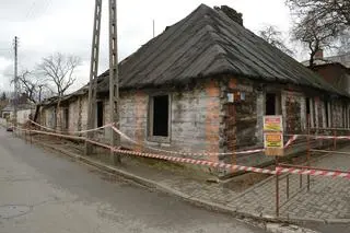 Trwa rozbiórka domu 
