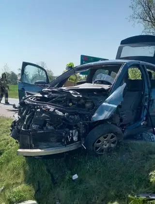 Zderzenie busa z samochodem osobowym