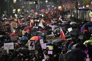 Masowe protesty w Polsce po wyroku Trybunału Konstytucyjnego w sprawie aborcji