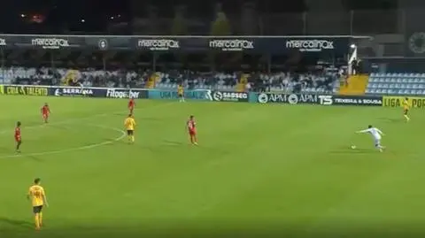 Fenomenalny gol bramkarza w Portugalii. Piłkarze aż łapali się za głowy