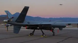 Amerykański dron MQ-9 Reaper z ośmioma rakietami Hellfire
