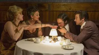 Jennifer Lawrence, Elisabeth Röhm, Christian Bale i Jeremy Renner