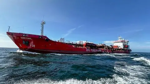 Bunkrowanie "floty cieni" na Bałtyku. Media o rosyjskich powiązaniach tankowca