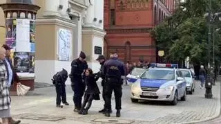 Teenager handcuffed for writing with chalk on the pavement