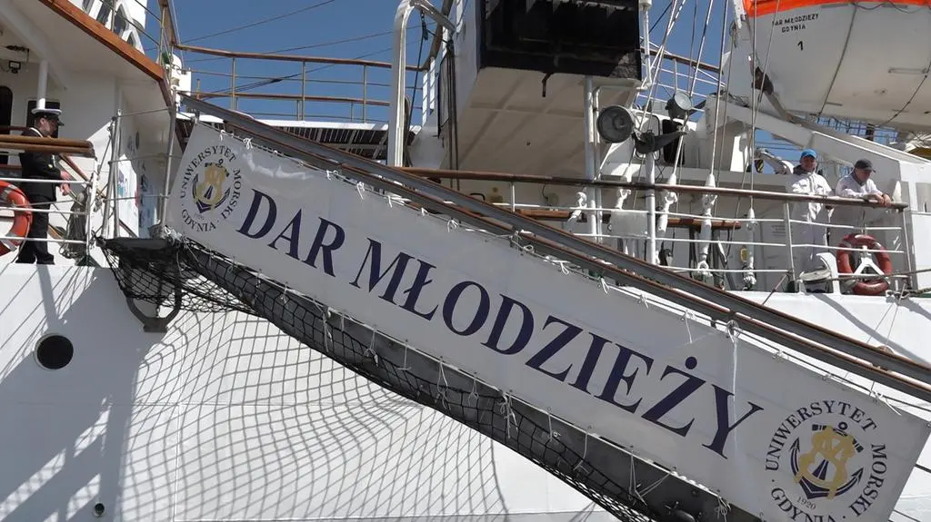 Dar Młodzieży w porcie