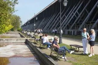 Wypoczynek przy tężniach w Ciechocinku to jedna z głównych atrakcji