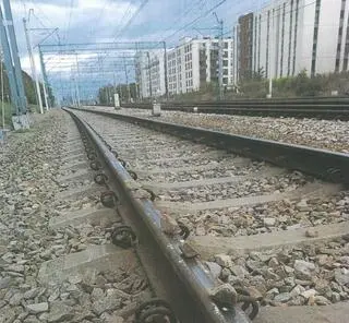 Nastolatkowie kładli kamienie na torach między stacjami Kraków Główny i Kraków Mydlniki