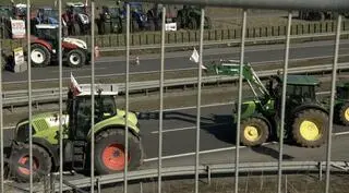 Rolnicy protestujący na S7 odcinają się od tego, co stało się w Warszawie 