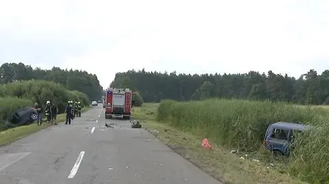 Według kierowcy busa chwilę przed tragicznym zderzeniem auto osobowe jechało slalomem